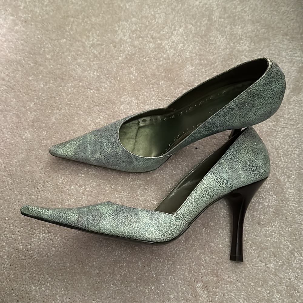 Heels - Picture 3 of 3